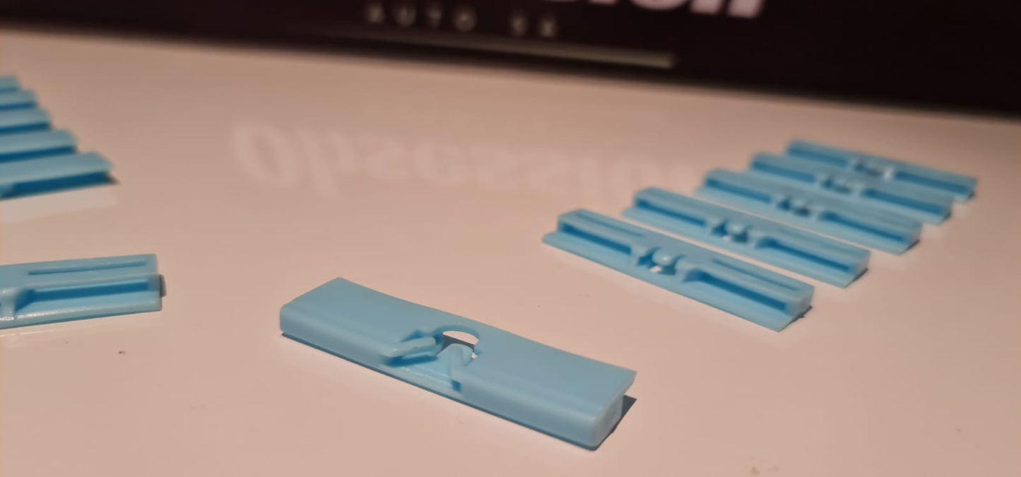 IS250/IS250C/ISF/LS Windscreen Moulding / Rubber Clips