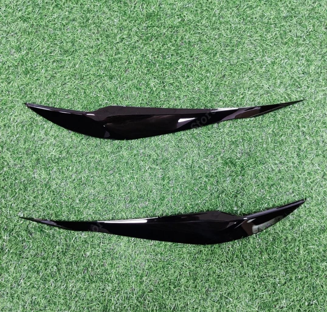 BM F30 Eyelids in Gloss Black