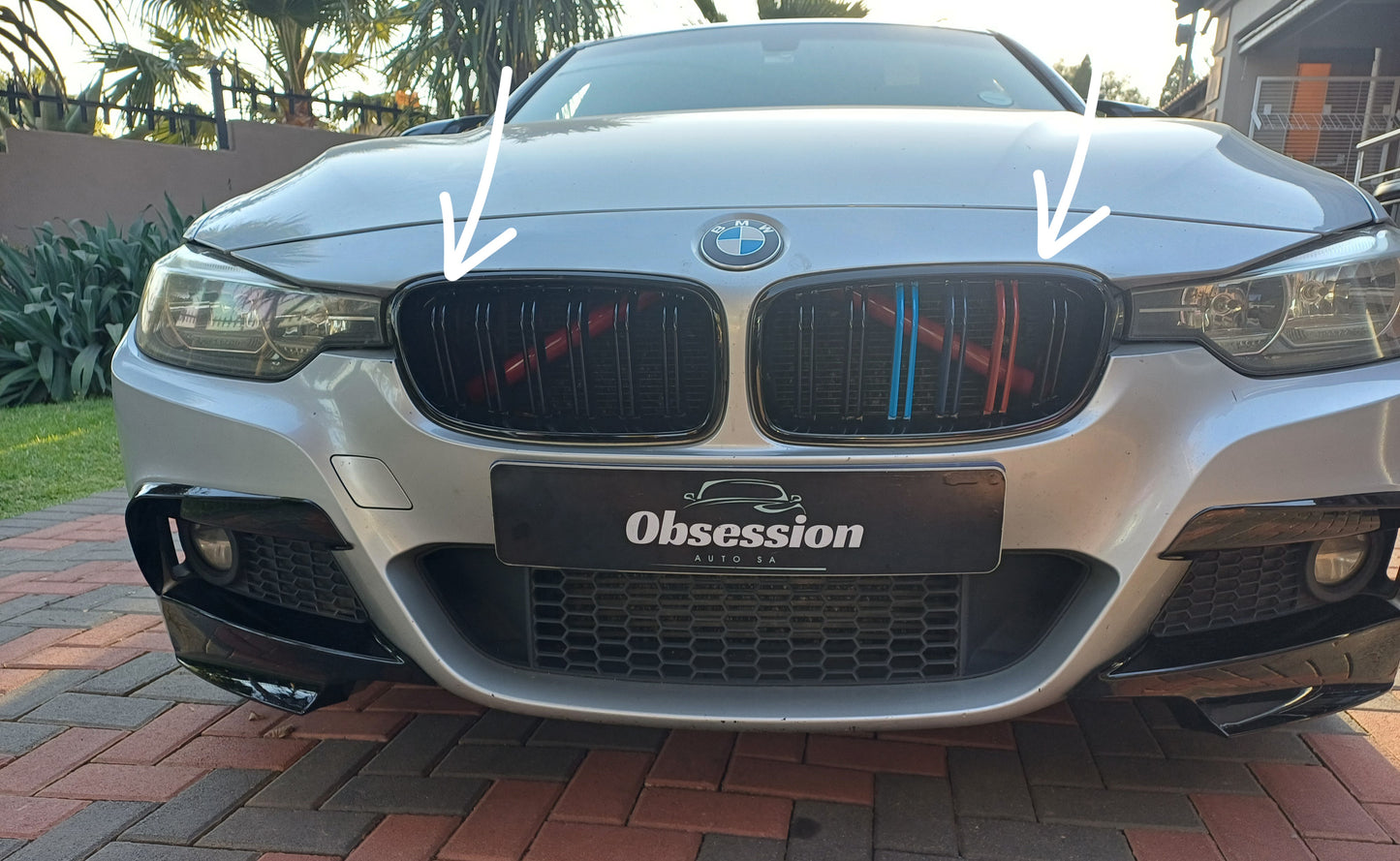 Gloss black M4 Style Kidney Grills with ///M colours for F30