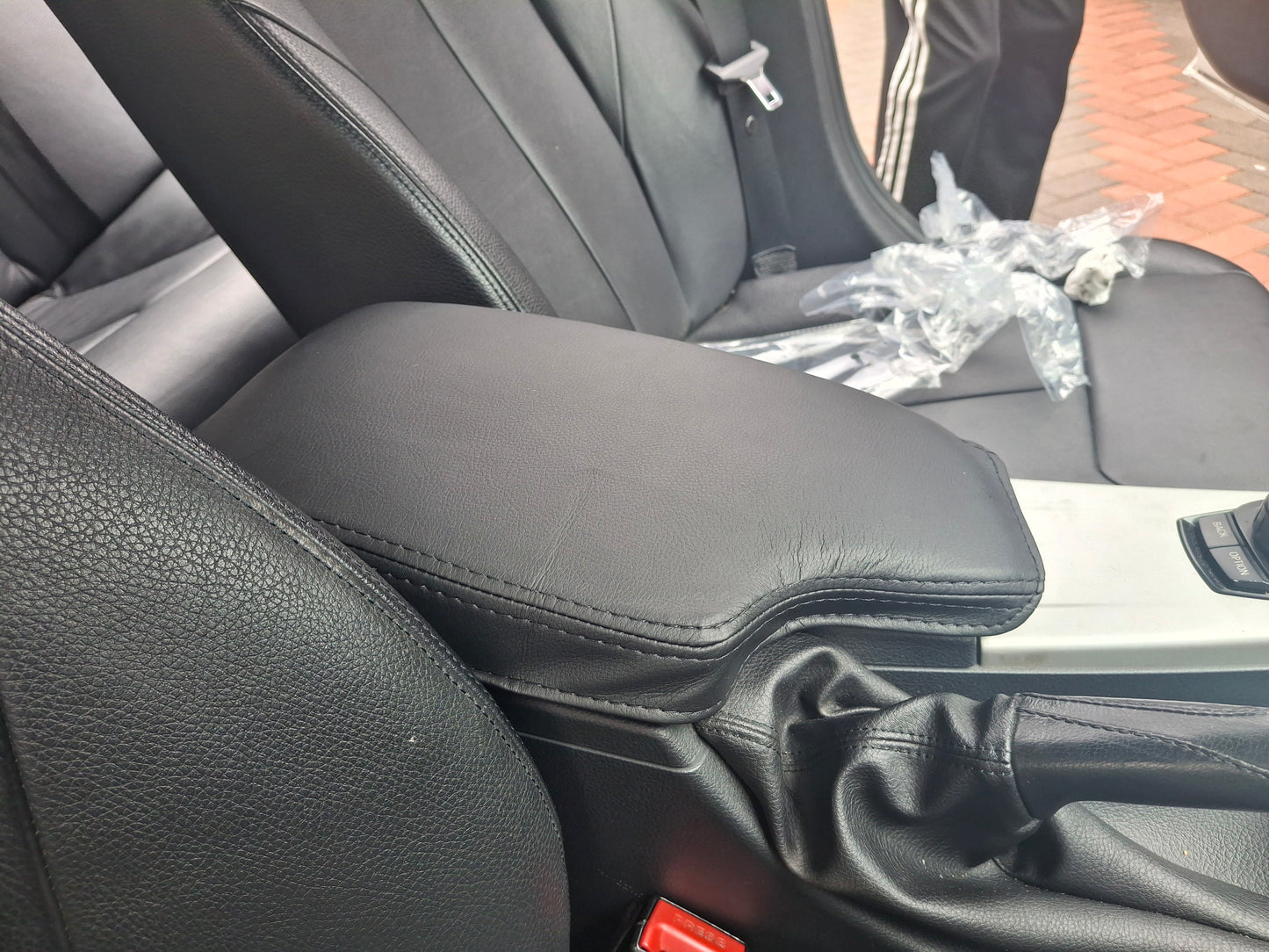 Armrest cover for F30