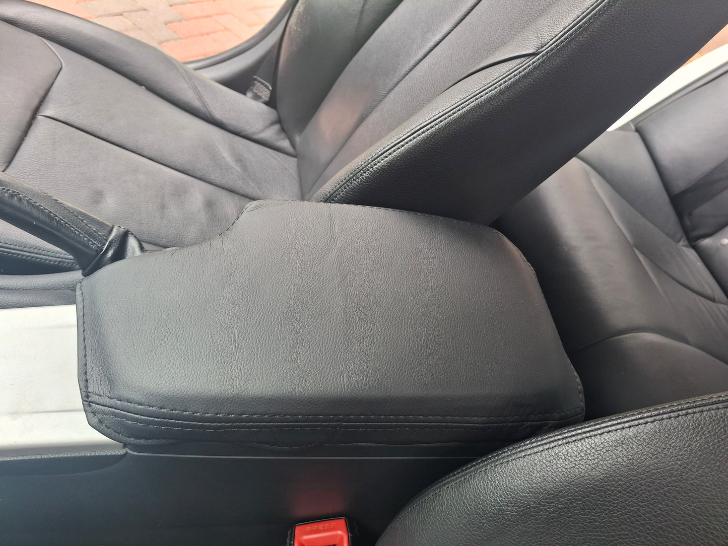 Armrest cover for F30