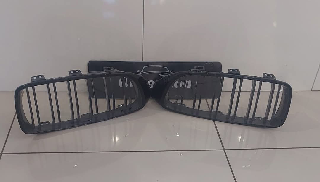 F32/33/36/80/82 Grills in Gloss Black, M4 style