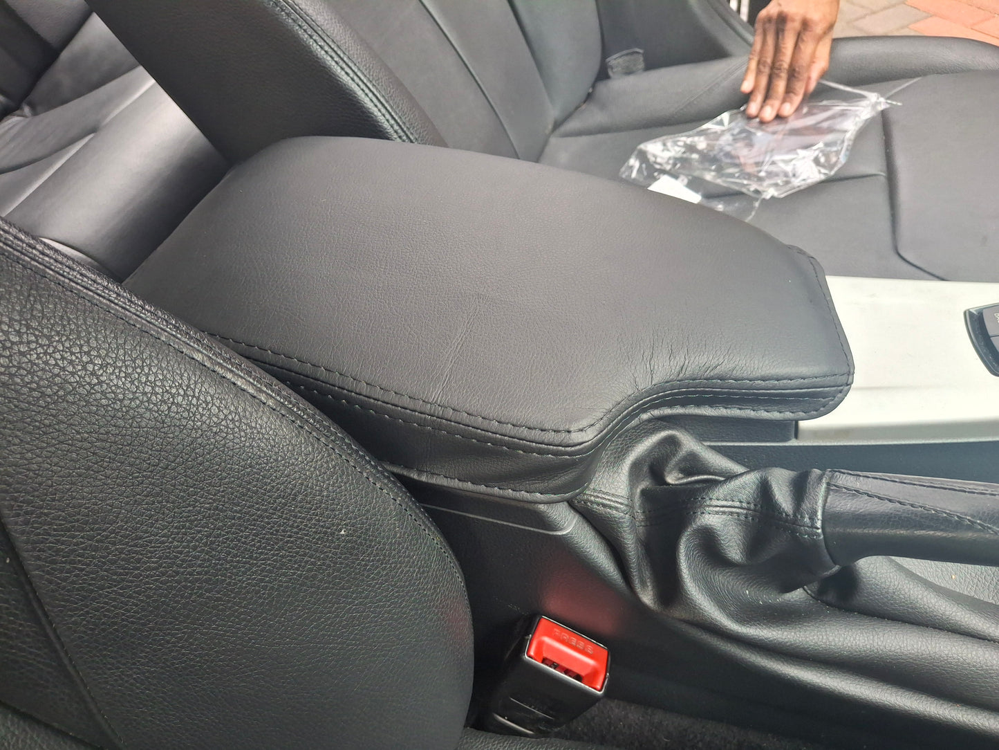 Armrest cover for F30