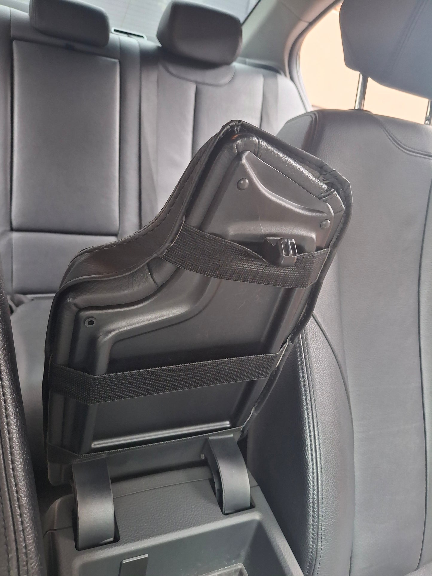 Armrest cover for F30