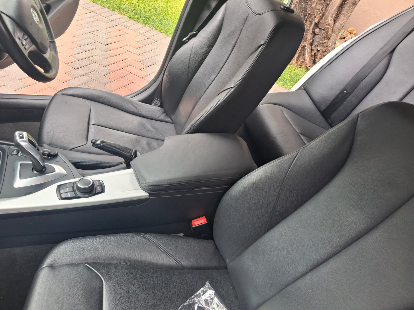 Armrest cover for F30